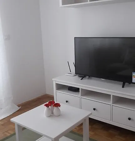 Lily Apartmán